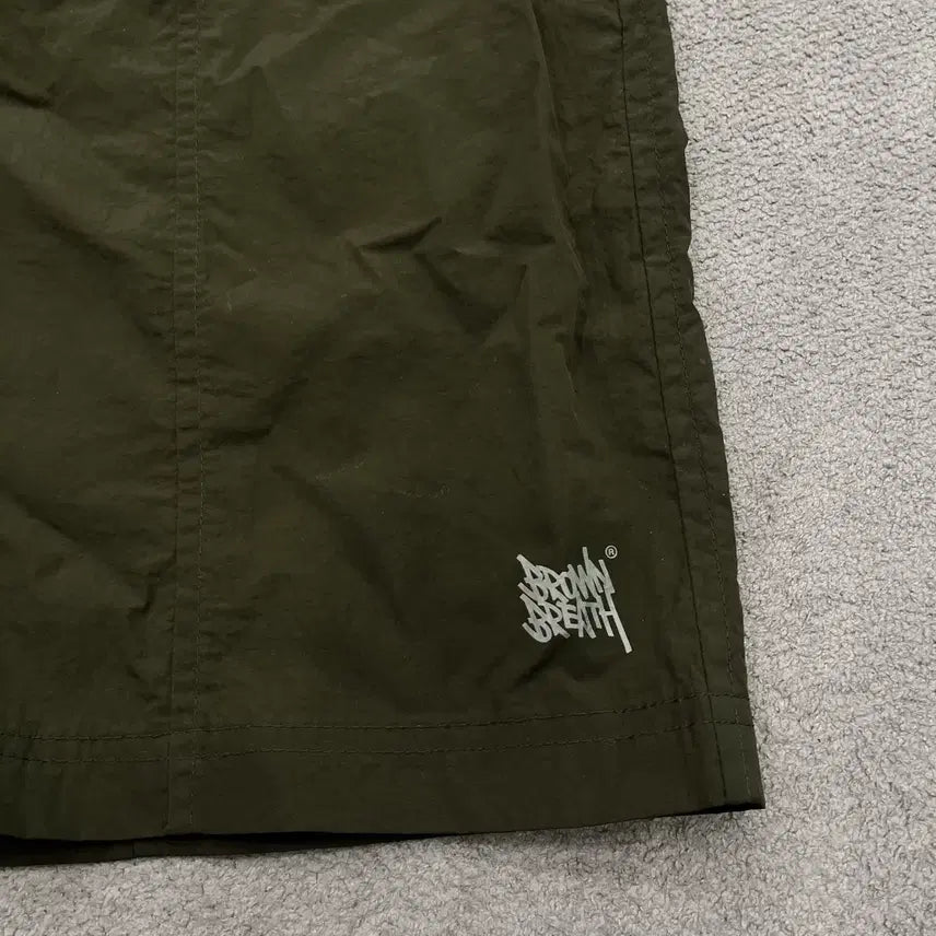 [BUNJANG] M Brown Brass Nylon Shorts / M 브라운브래스 나일론 반바지
