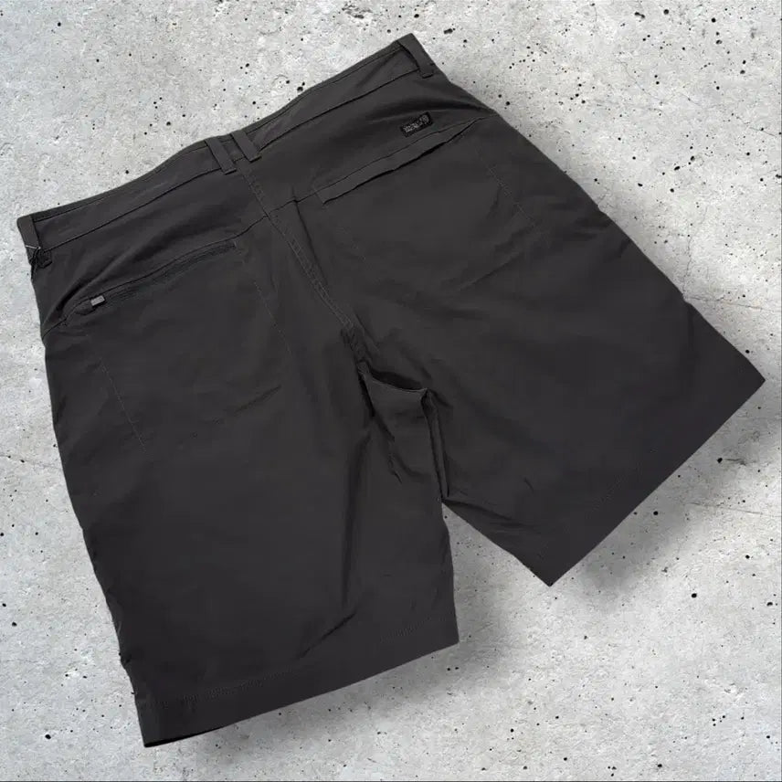 [BUNJANG] Mountain Hardwear Functional Shorts Dark Grey / [34] 마운틴하드웨어 기능성 반바지 다크그레이