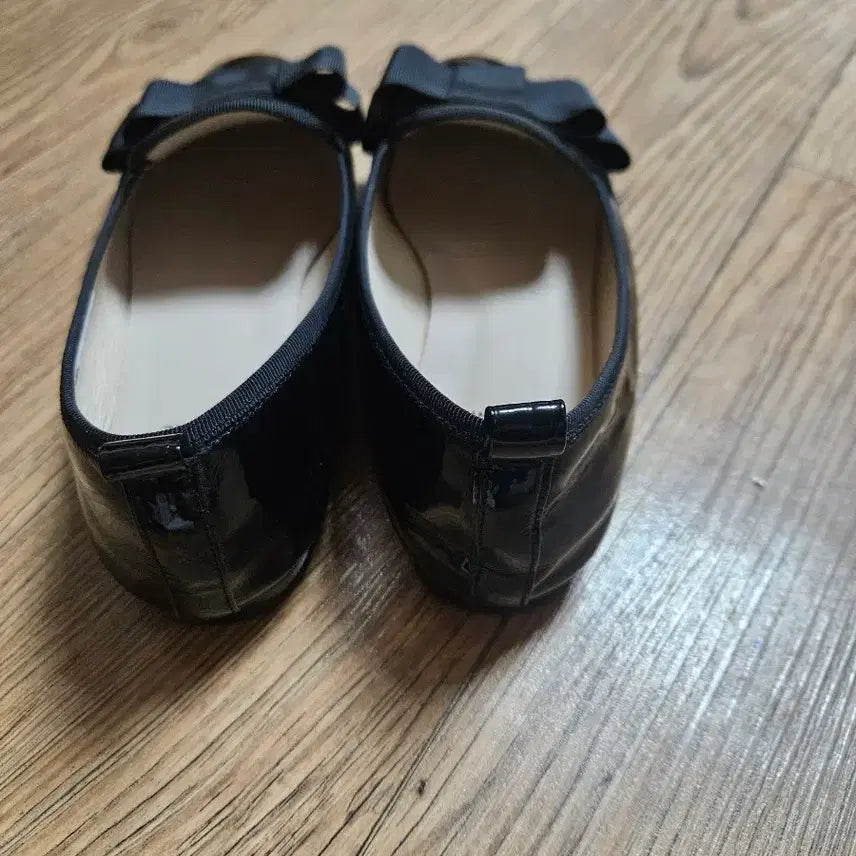[BUNJANG] Suecomma Bonnie Black Ribbon Detail Ballet Flats / 슈콤마보니 230