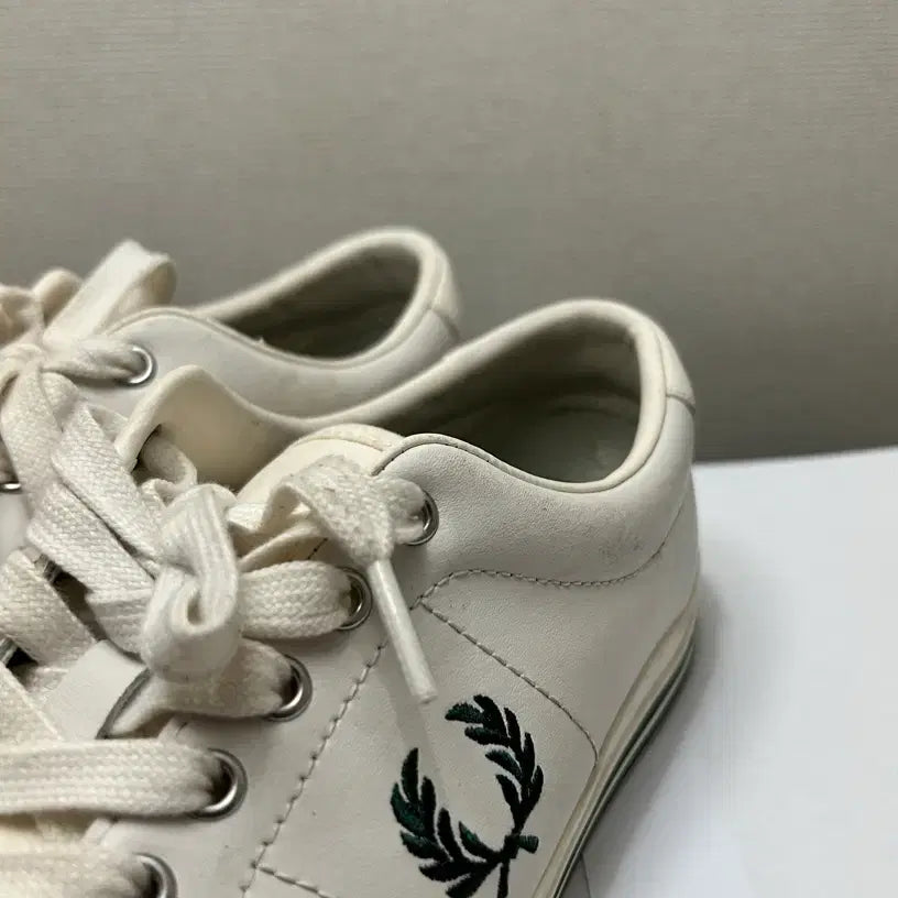 [BUNJANG] Fred Perry Sneakers Size 250 / 프레드페리 스니커즈(250)