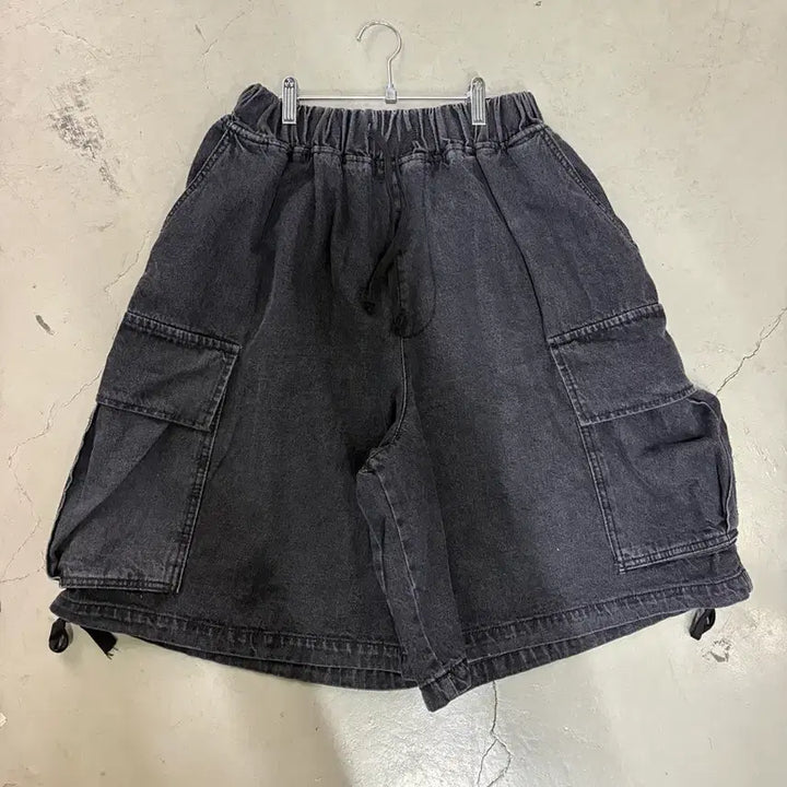 [BUNJANG] Vintage Black Denim Bermuda Cargo Pants / 만원샵 빈티지 밴딩 흑청 데님 버뮤다 카고 팬츠 Free