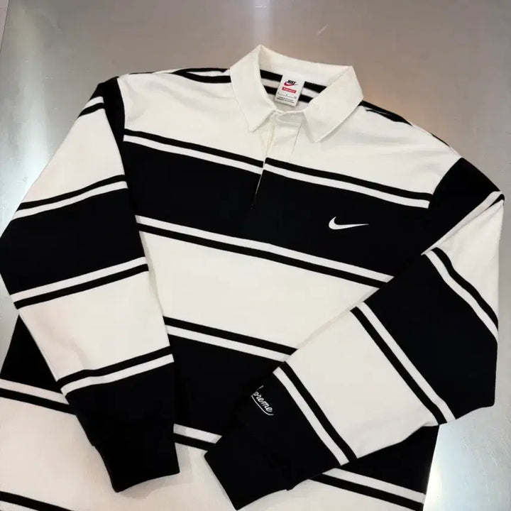 [BUNJANG] Nike x Supreme Striped Rugby Polo T-Shirt / [리오브] 나이키 X 슈프림 스트라이프 럭비 폴로 카라티셔츠