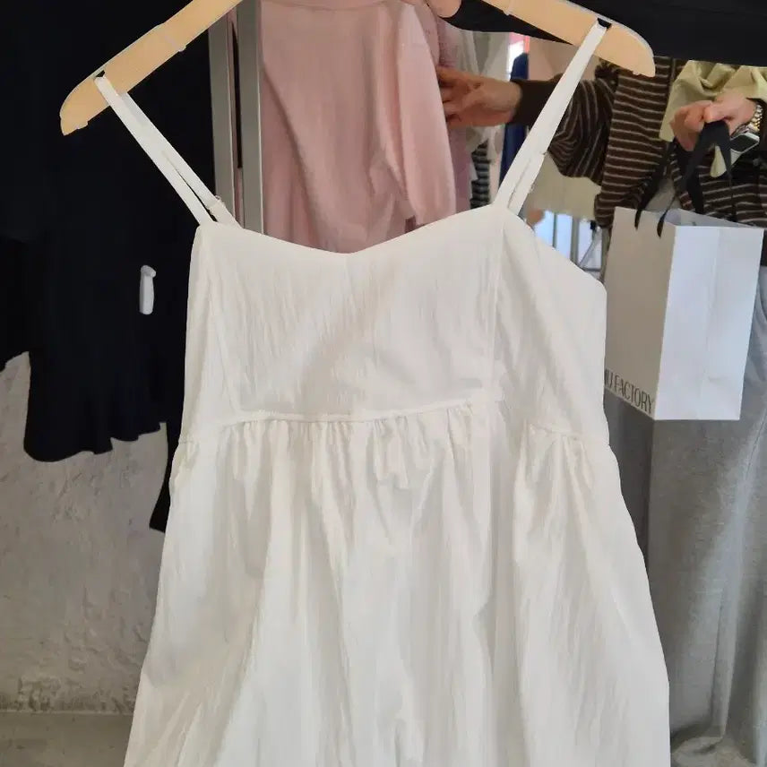 [BUNJANG] White Sleeveless Pumpkin Balloon Blouse / 화이트 민소매 블라우스 펌킨 벌룬