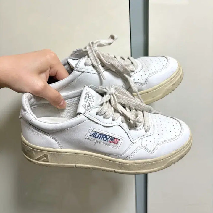 [BUNJANG] Autry Medalist Sneakers White Size 37 / 오트리 메달리스트 스니커즈 화이트 37사이즈