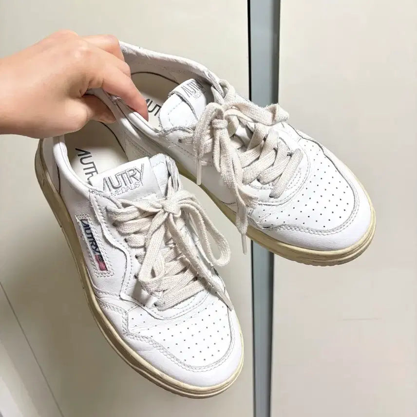 [BUNJANG] Autry Medalist Sneakers White Size 37 / 오트리 메달리스트 스니커즈 화이트 37사이즈