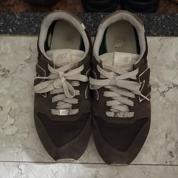 [BUNJANG] New Balance Brown Sneakers (US 6-6.5) / 일본 구매)뉴발란스 브라운 235-240