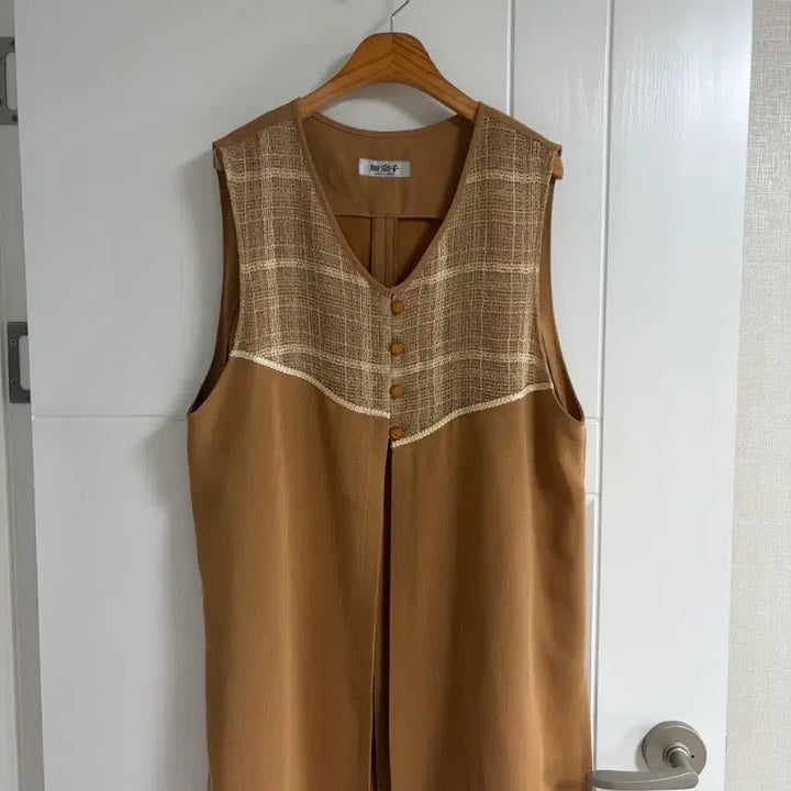 [BUNJANG] Vintage Sleeveless Blouse Vest - Beige Camel / (일본 수입 빈티지)나시 블라우스 조끼 롱 브이넥 베이지 카멜