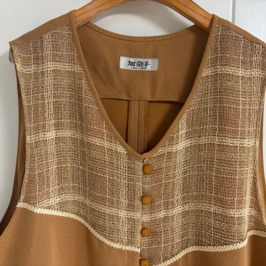 [BUNJANG] Vintage Sleeveless Blouse Vest - Beige Camel / (일본 수입 빈티지)나시 블라우스 조끼 롱 브이넥 베이지 카멜