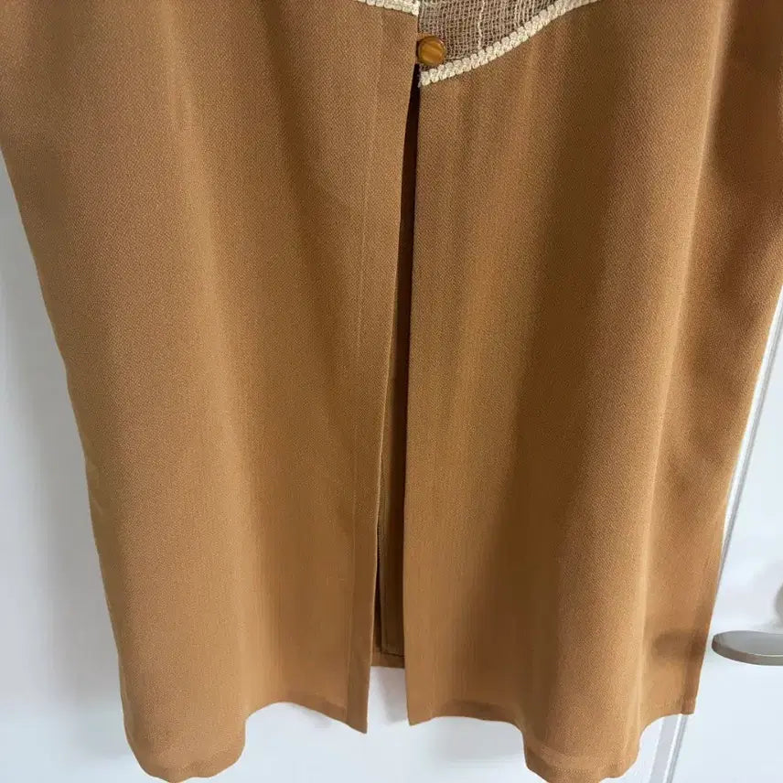 [BUNJANG] Vintage Sleeveless Blouse Vest - Beige Camel / (일본 수입 빈티지)나시 블라우스 조끼 롱 브이넥 베이지 카멜