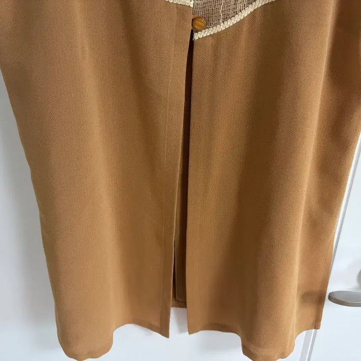 [BUNJANG] Vintage Sleeveless Blouse Vest - Beige Camel / (일본 수입 빈티지)나시 블라우스 조끼 롱 브이넥 베이지 카멜