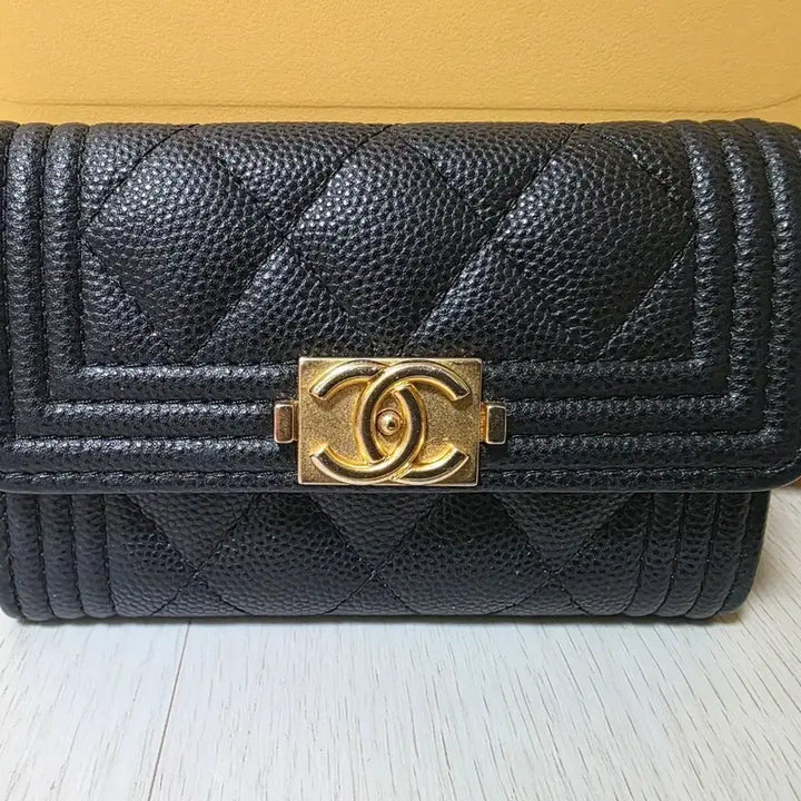 [BUNJANG] Chanel Boy Flap Card Holder Black Caviar GHW / (내장칩) 샤넬 보이 플랩 카드지갑 블랙 캐비어 금장