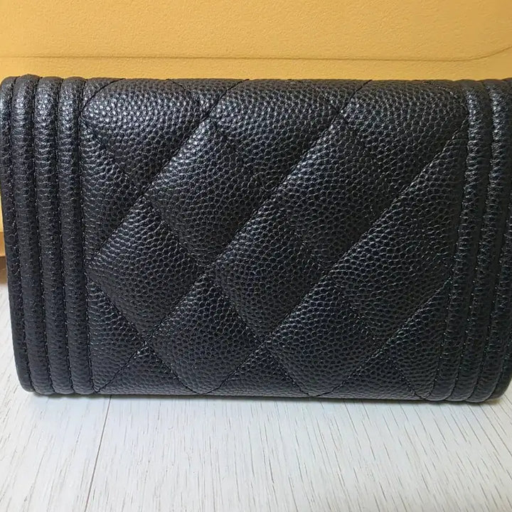 [BUNJANG] Chanel Boy Flap Card Holder Black Caviar GHW / (내장칩) 샤넬 보이 플랩 카드지갑 블랙 캐비어 금장