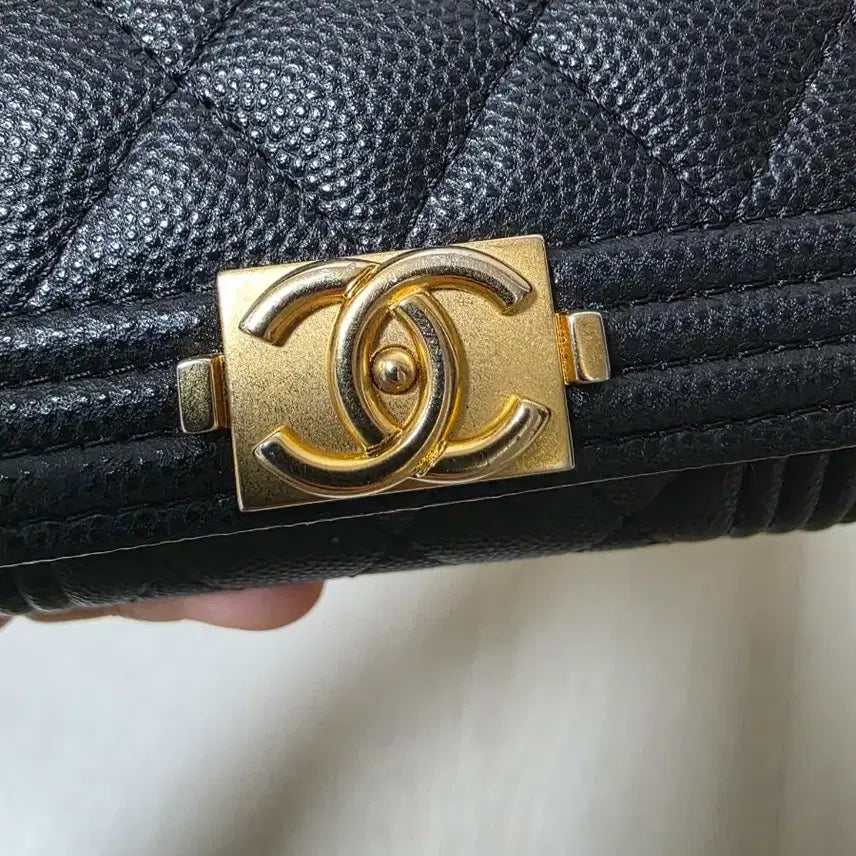 [BUNJANG] Chanel Boy Flap Card Holder Black Caviar GHW / (내장칩) 샤넬 보이 플랩 카드지갑 블랙 캐비어 금장