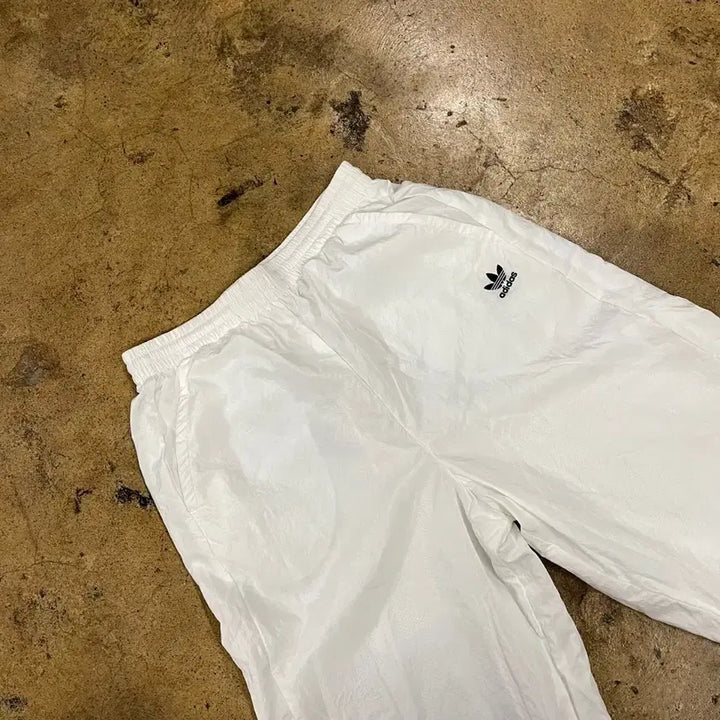 [BUNJANG] Adidas White Training Pants / [정품/M] 아디다스 화이트 트레이닝 바지