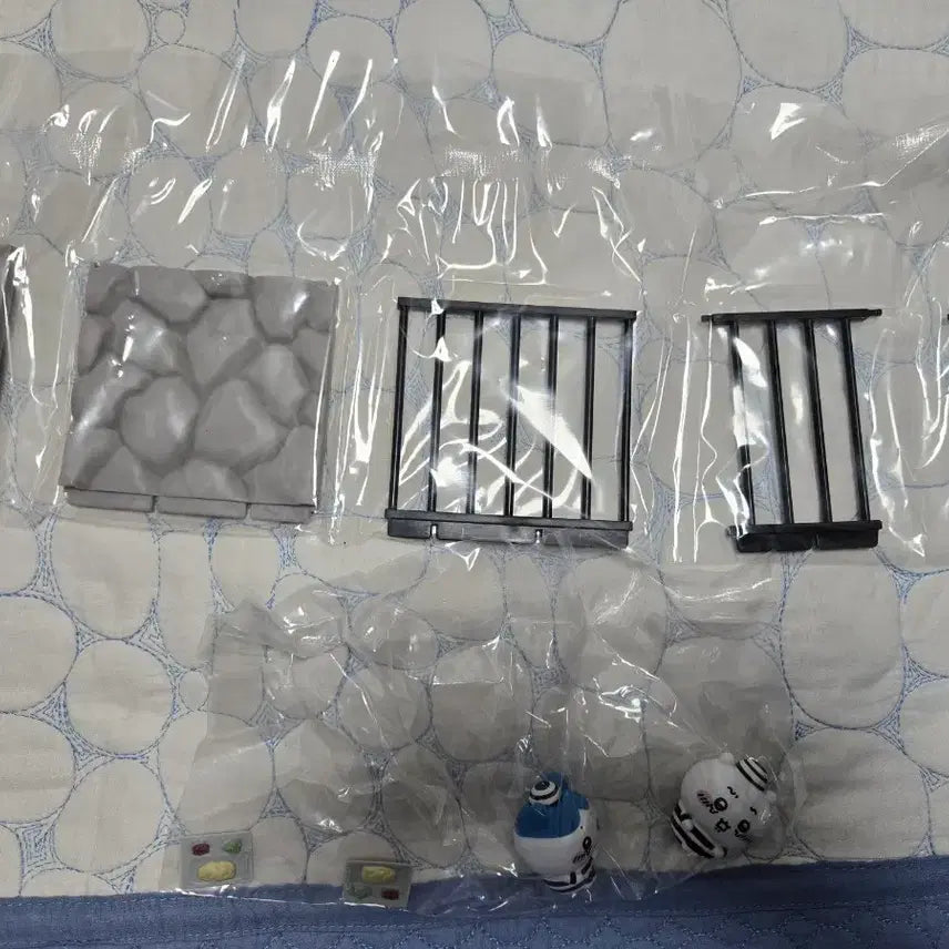 [BUNJANG] Cheekawa Prison Figure Set (Chii, Hachi) - Sealed / 치이카와 감옥 피규어 치이,하치 (미개봉)
