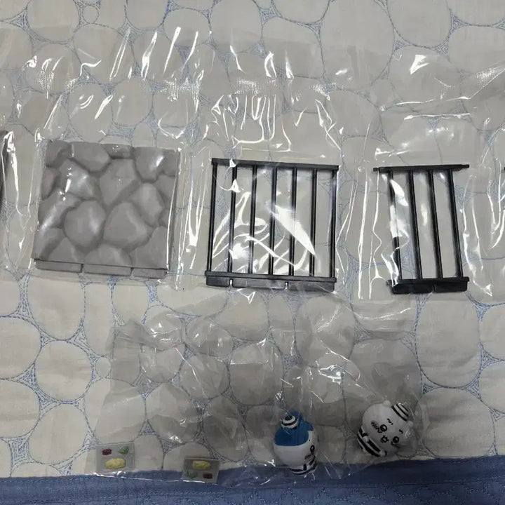 [BUNJANG] Cheekawa Prison Figure Set (Chii, Hachi) - Sealed / 치이카와 감옥 피규어 치이,하치 (미개봉)