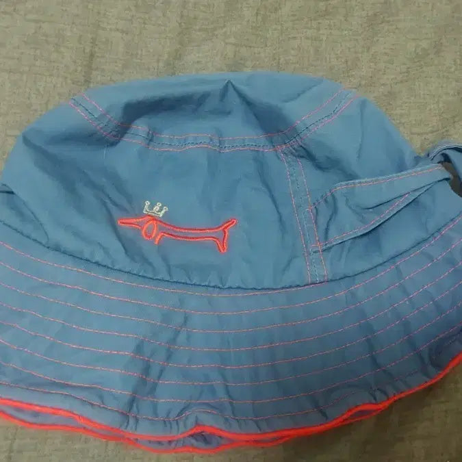 [BUNJANG] Louis Castel Bucket Hat with Dog Embroidery / louis castel 모자