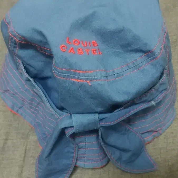 [BUNJANG] Louis Castel Bucket Hat with Dog Embroidery / louis castel 모자