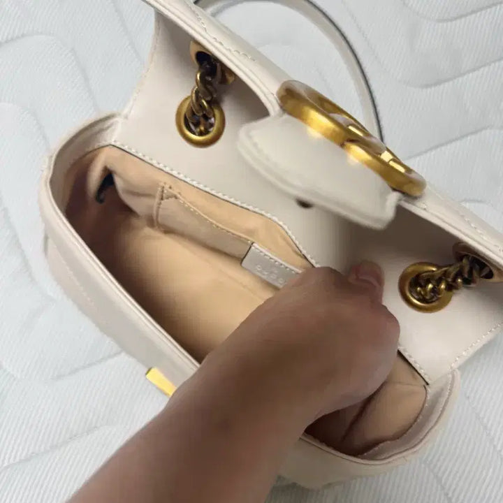[BUNJANG] Ivory Chain Shoulder Bag with Logo Detail / 여성 가방