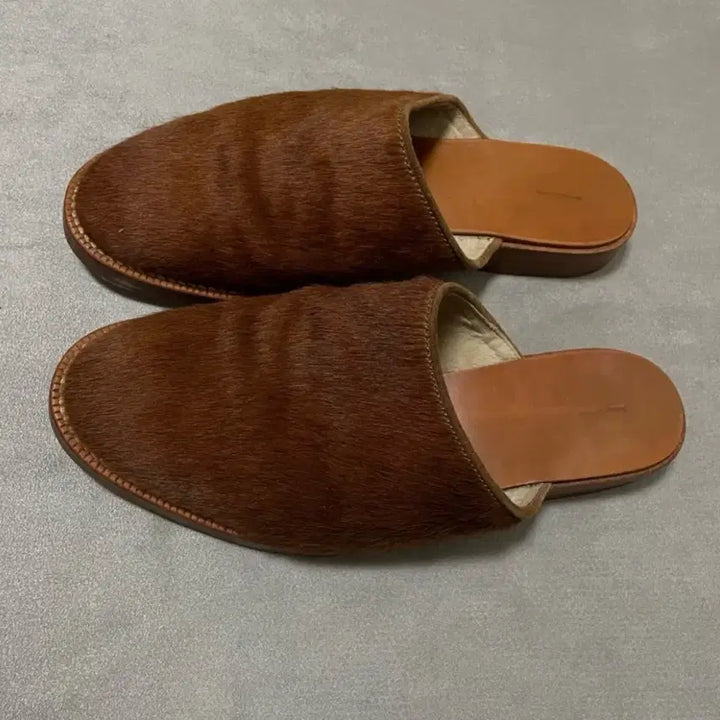 [BUNJANG] Hender Scheme Pony Hair Mules (Size 235) / 헨더스킴 핸더스킴 송치뮬 235