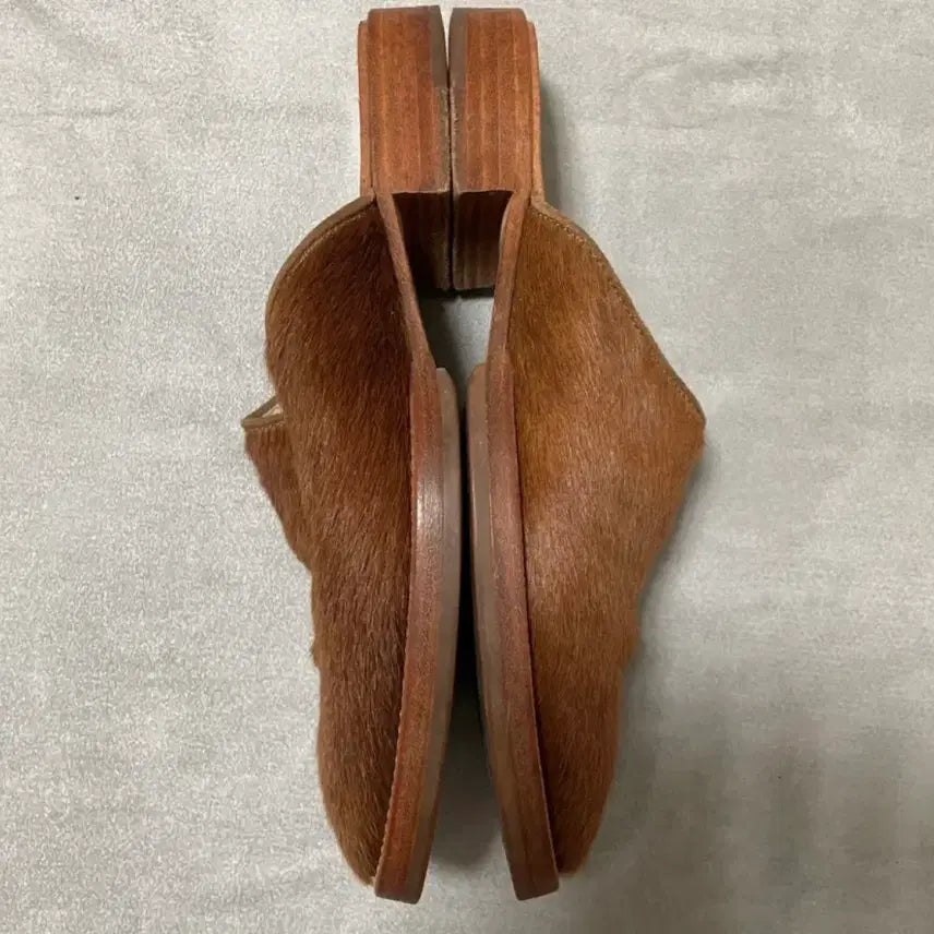 [BUNJANG] Hender Scheme Pony Hair Mules (Size 235) / 헨더스킴 핸더스킴 송치뮬 235