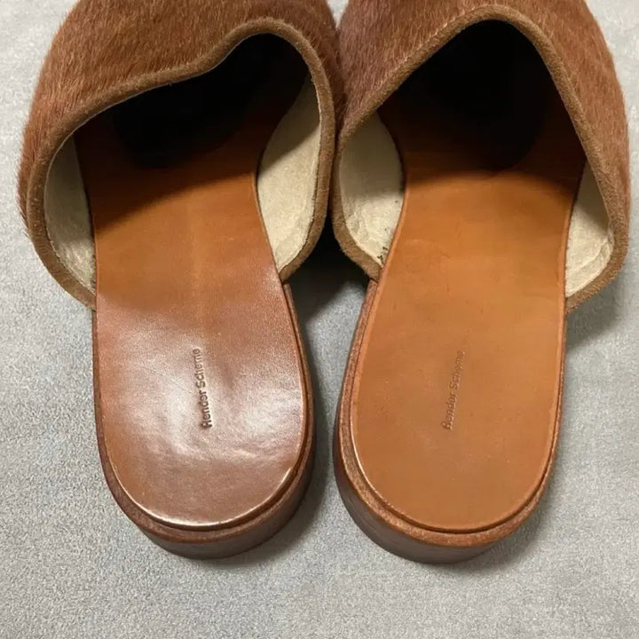 [BUNJANG] Hender Scheme Pony Hair Mules (Size 235) / 헨더스킴 핸더스킴 송치뮬 235