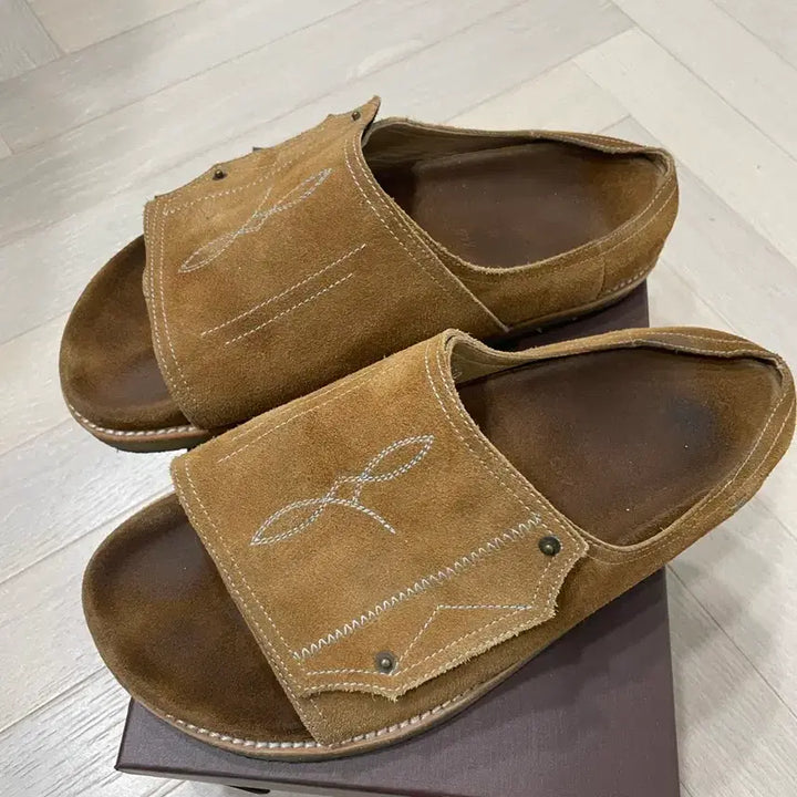[BUNJANG] Romantic Move Needlework Slide Tobacco Slippers / 로맨틱무브 니들워크 슬라이드 토바코