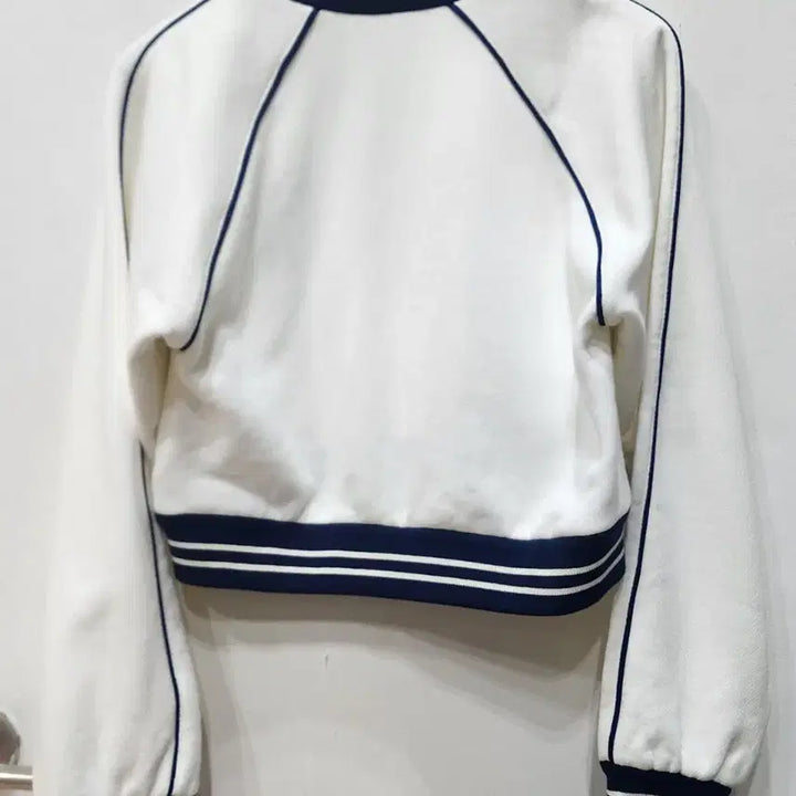[BUNJANG] Gucci GG Logo Cropped Sweatshirt White XS / 구찌 GG 로고 크롭 맨투맨 화이트 XS