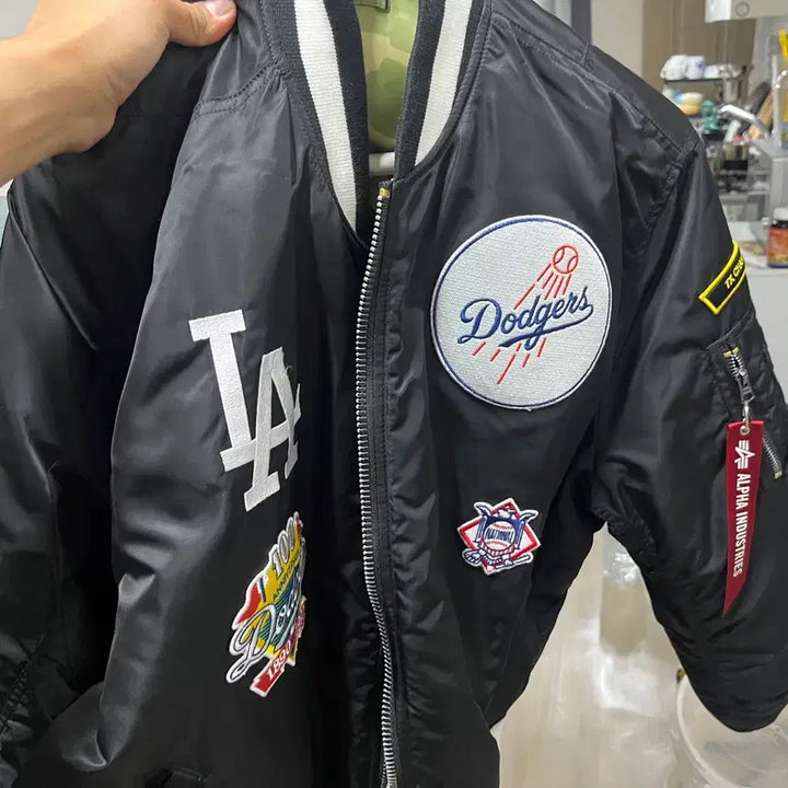 [BUNJANG] New Era x Alpha Industries x MLB LA Dodgers Reversible Bomber Jumper / 뉴에라x알파인더스트리xMLB LA다저스 봄버 리버서블 점퍼