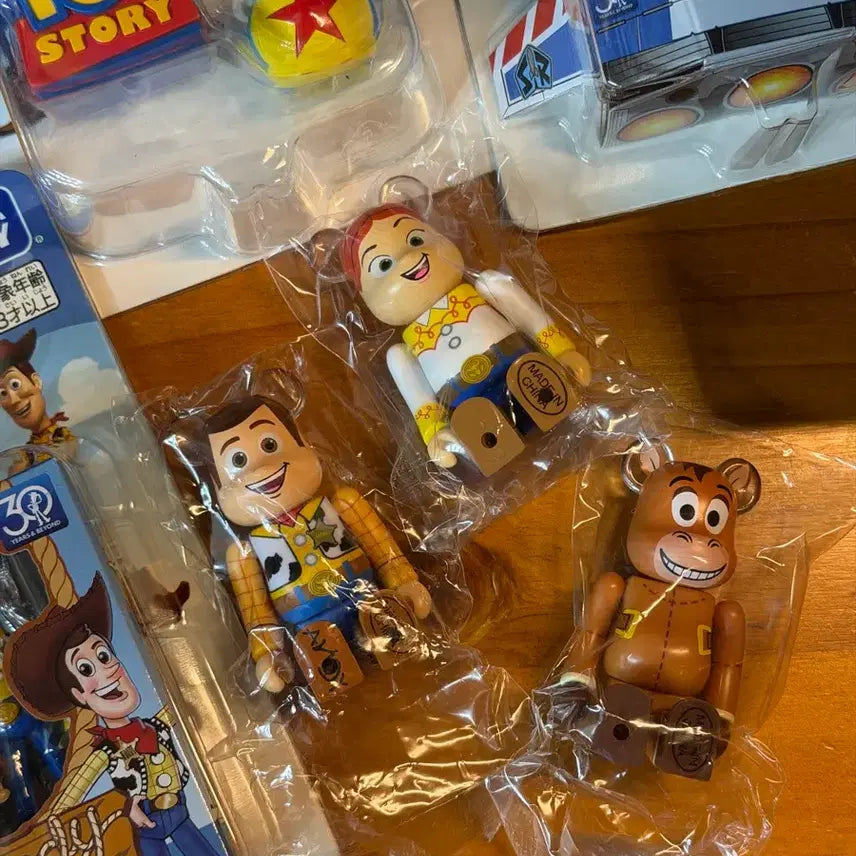 [BUNJANG] Bearbrick Toy Story Bundle Set (Color Woody, Jessie, Bullseye) / 베어브릭 토이스토리 (컬러우디, 제시, 불스아이 일괄)