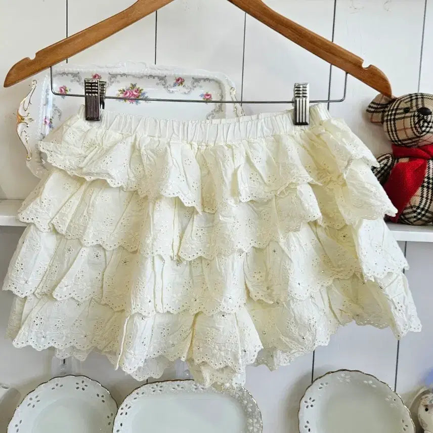 [BUNJANG] One Way Lace Tiered Culottes Skirt Pants / 레이스 캉캉 큐롯 스커트팬츠