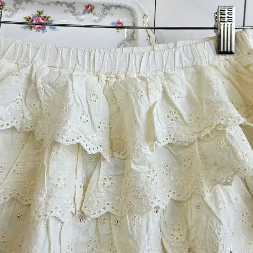 [BUNJANG] One Way Lace Tiered Culottes Skirt Pants / 레이스 캉캉 큐롯 스커트팬츠