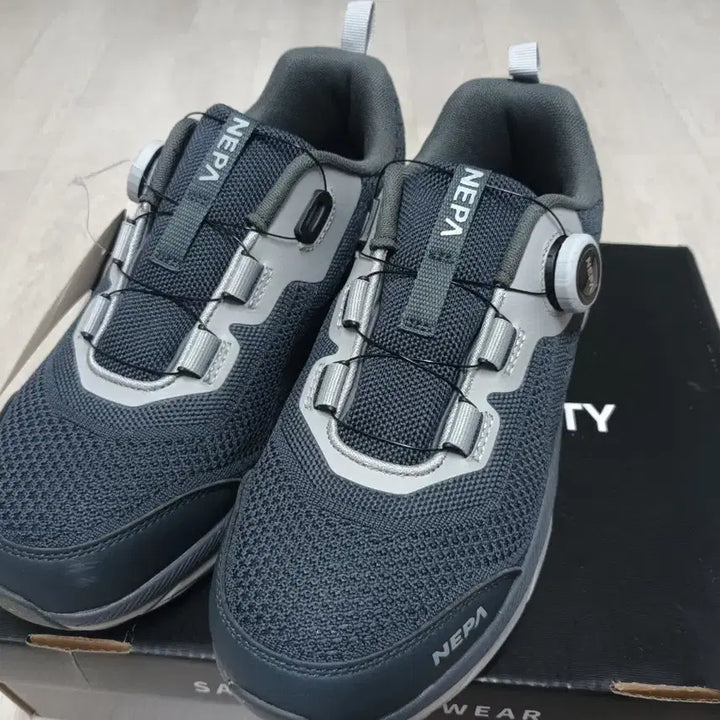 [BUNJANG] Nepa GT-21 Lightweight Safety Shoes (260mm) / GT-21 네파 안전화 260 초경량  미끄럼방지 박스새제품