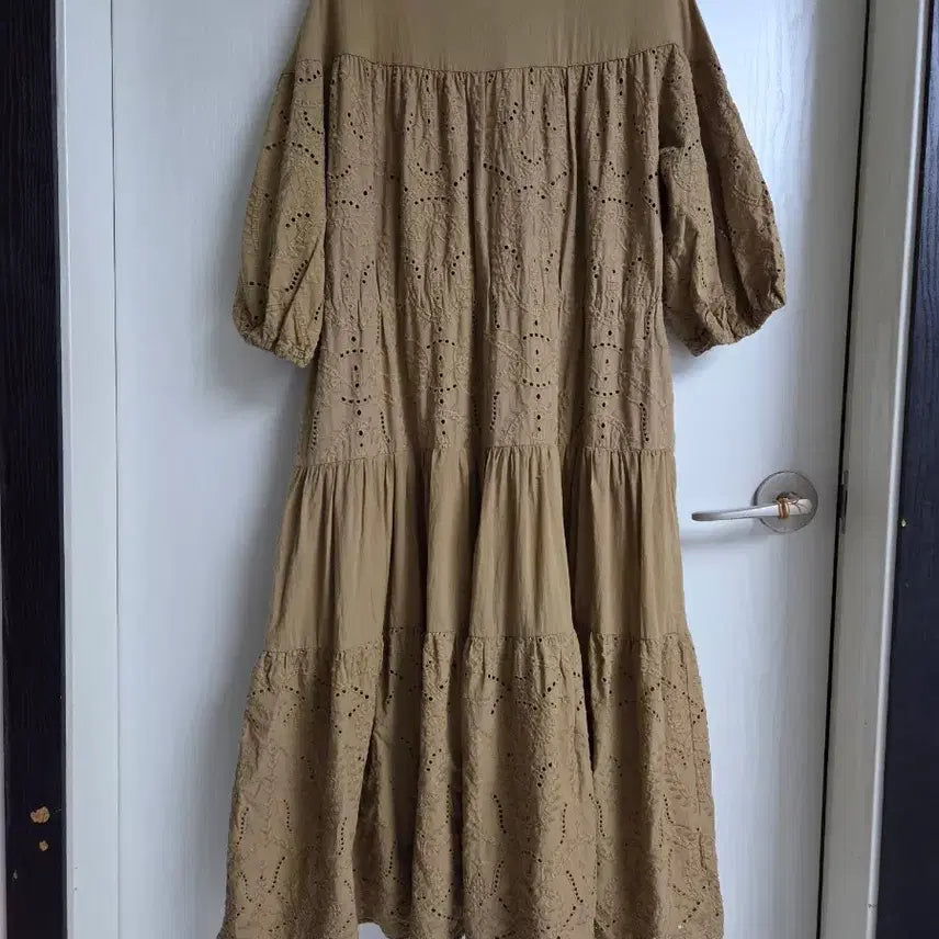 [BUNJANG] The Edge Punching Lace Long Dress / 더엣지 펀칭 레이스 롱 원피스 77