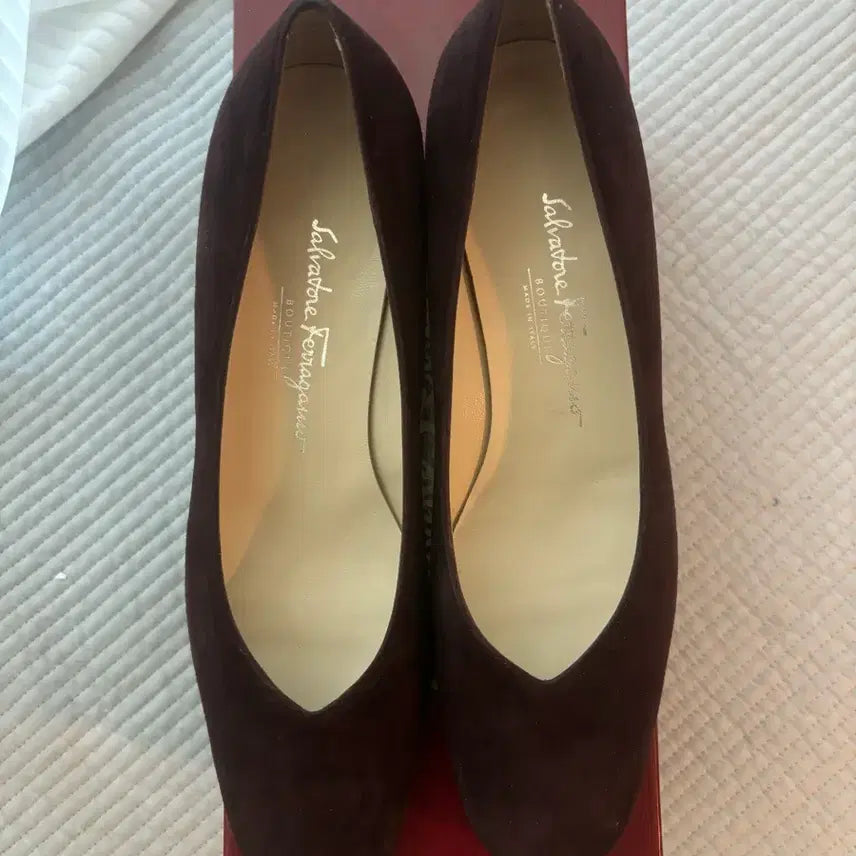 [BUNJANG] Salvatore Ferragamo Suede Ballet Flats / 페라가모 스웨이드 플랫 슈즈