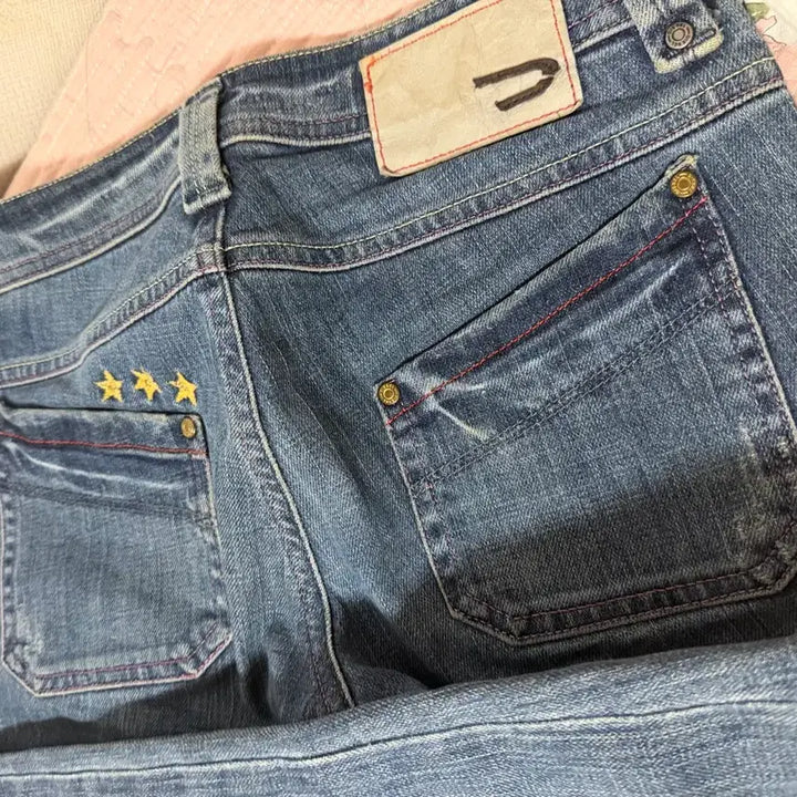 [BUNJANG] Diesel Star Embroidered Bootcut Jeans (Size 26) / 부츠컷 디젤 별 자수 데님 청바지 26
