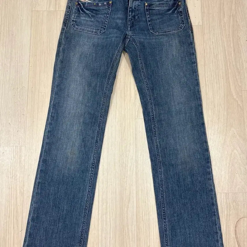 [BUNJANG] Diesel Star Embroidered Bootcut Jeans (Size 26) / 부츠컷 디젤 별 자수 데님 청바지 26