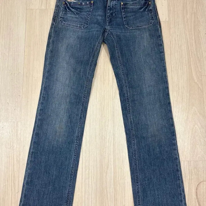 [BUNJANG] Diesel Star Embroidered Bootcut Jeans (Size 26) / 부츠컷 디젤 별 자수 데님 청바지 26