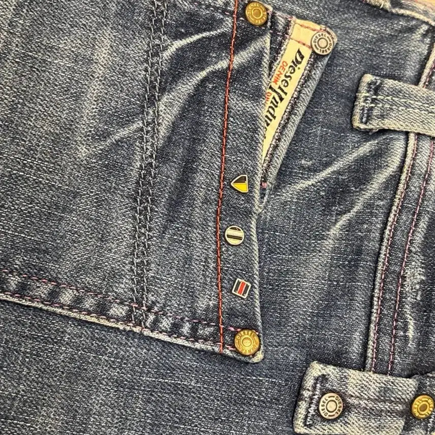 [BUNJANG] Diesel Star Embroidered Bootcut Jeans (Size 26) / 부츠컷 디젤 별 자수 데님 청바지 26