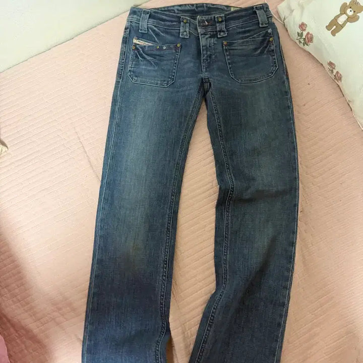[BUNJANG] Diesel Star Embroidered Bootcut Jeans (Size 26) / 부츠컷 디젤 별 자수 데님 청바지 26