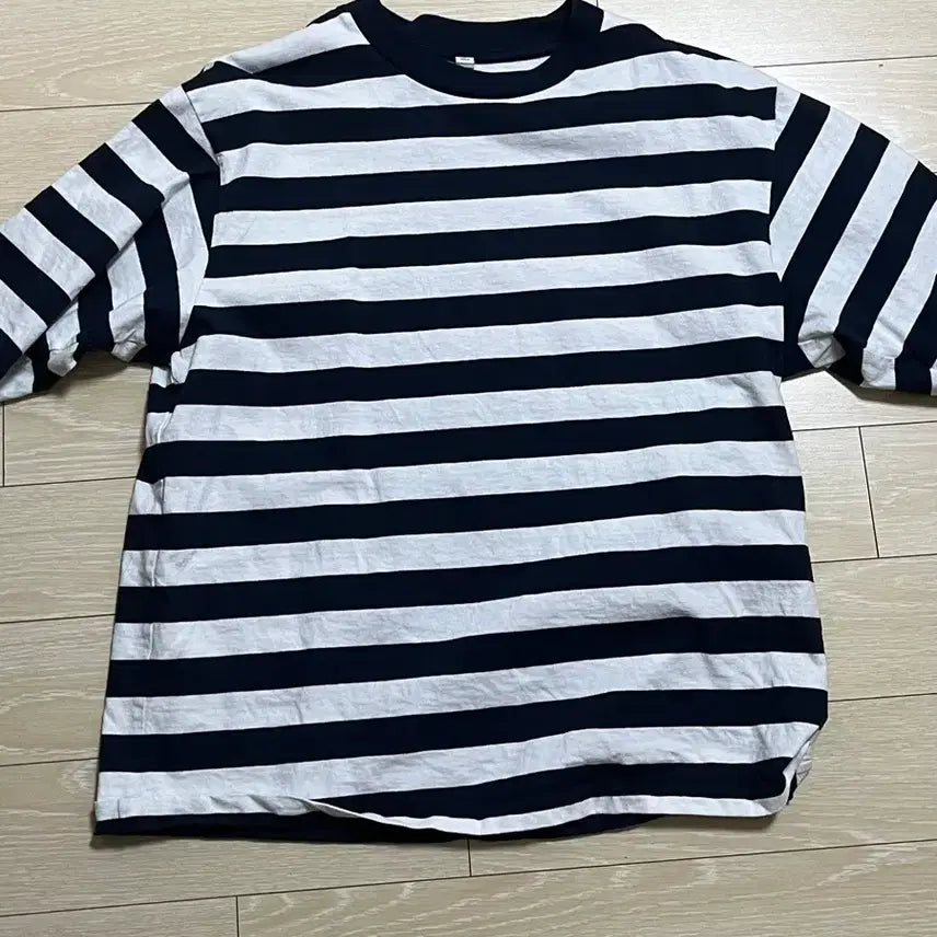 [BUNJANG] Uniqlo Striped T-Shirt Navy M Oversized Fit / 유니클로 스트라이프 티셔츠 M와이드 네이비 오버핏