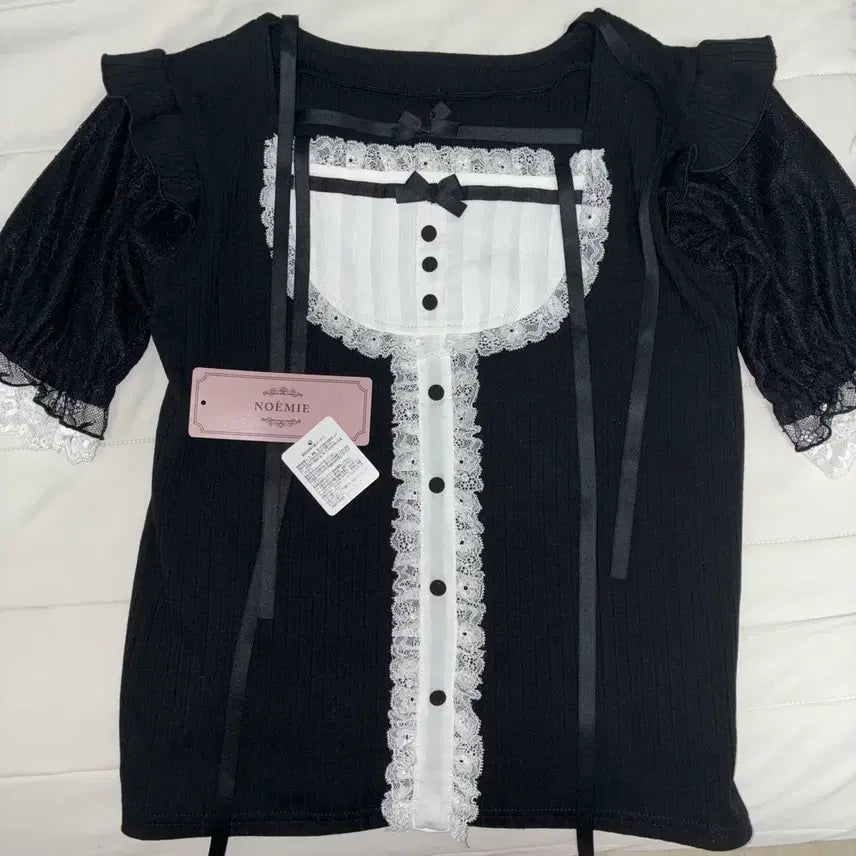 [BUNJANG] Noemi Ribbon Strap Lace Short Sleeve Blouse Black / 노에미 리본 스트랩 레이스 반팔 블라우스 블랙