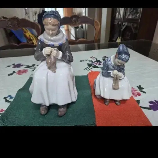 [BUNJANG] Royal Copenhagen Mother Sewing Figurine / 로얄코펜하겐 바느질모녀