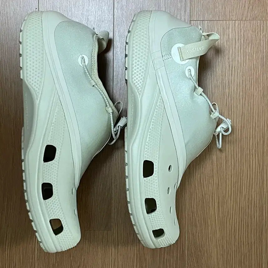 [BUNJANG] Crocs x Satisfye Classic Clog Bone US 8 / [US 8] 크록스 새티스파이 클래식 클로그 본