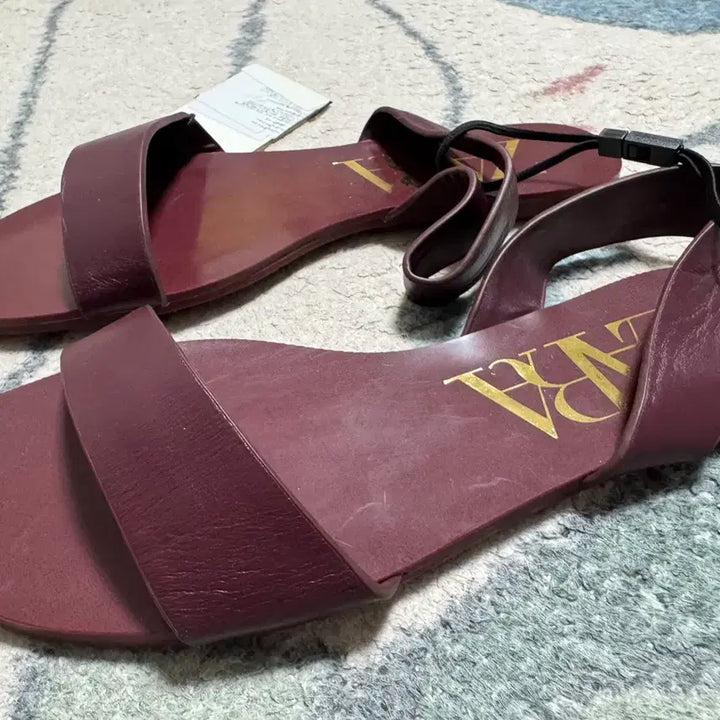 [BUNJANG] Zara Burgundy Leather Flat Sandals - EU 36 / KR 235 / 택 있는 새상품) 자라 버건디 컬러 가죽 플랫 샌들_235