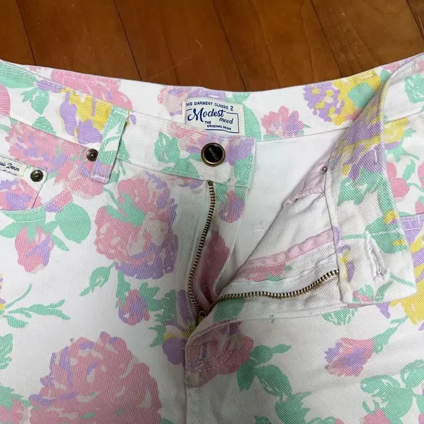 [BUNJANG] Modestmood Floral Denim Shorts Size 2 / 모데스트무드 플로럴 데님쇼츠 2사이즈