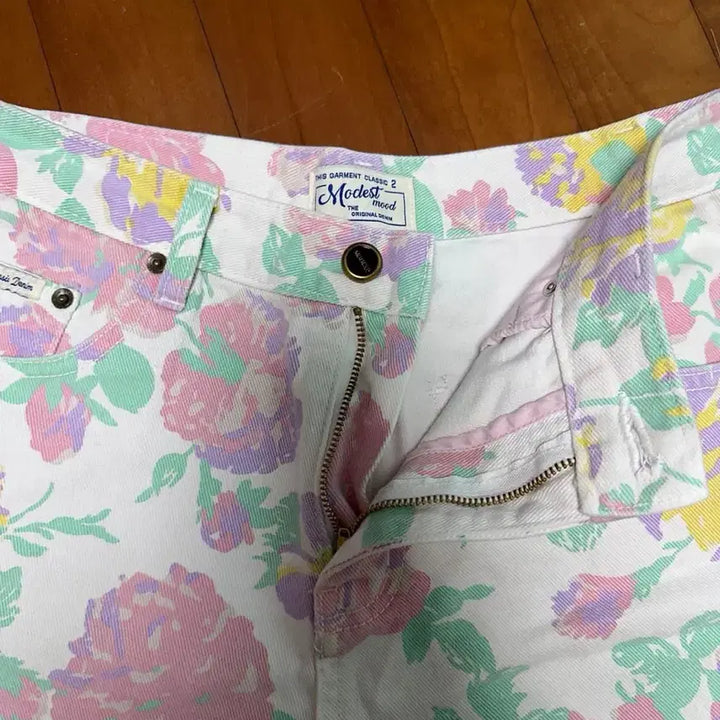 [BUNJANG] Modestmood Floral Denim Shorts Size 2 / 모데스트무드 플로럴 데님쇼츠 2사이즈