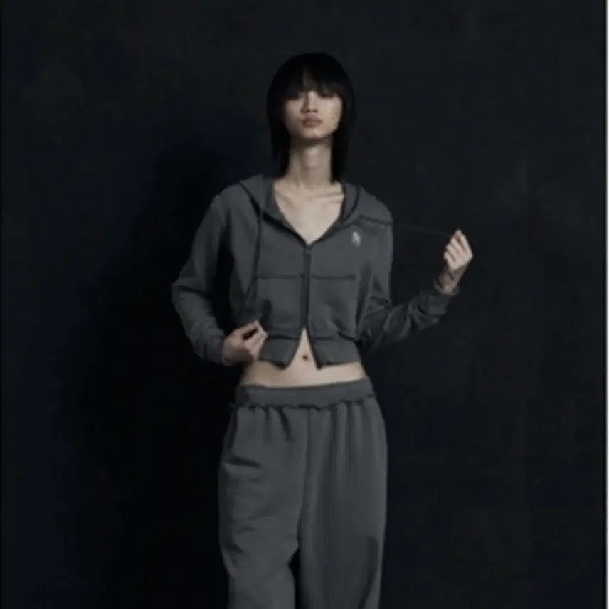 [BUNJANG] Synergy Cut-Off Crop Hooded Zip-Up Charcoal / 시너진 컷오프 크롭 후드 집업 차콜