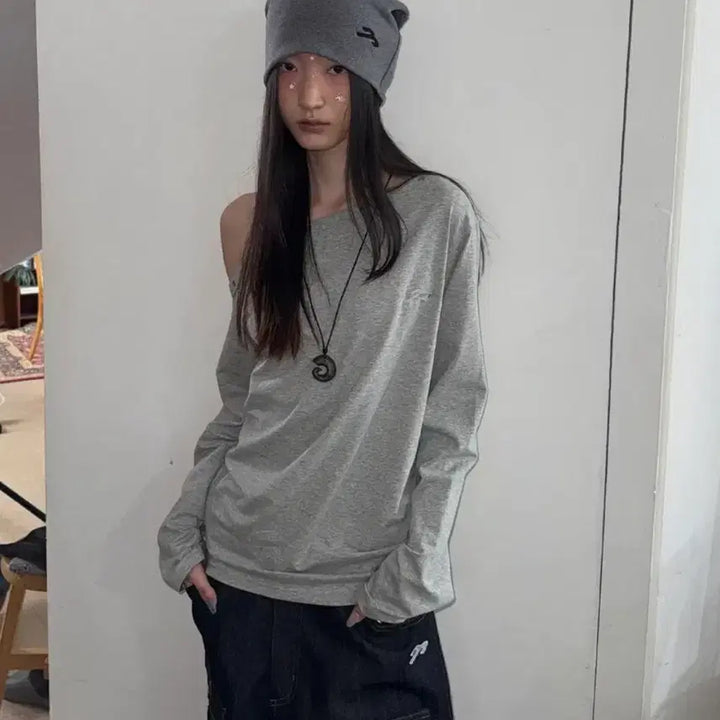 [BUNJANG] Magnesium Carbonate "Songi Songi" Logo Drape Beanie (Charcoal) / 탄산마그네슘 송이송이로고 드레이프 비니 (차콜)
