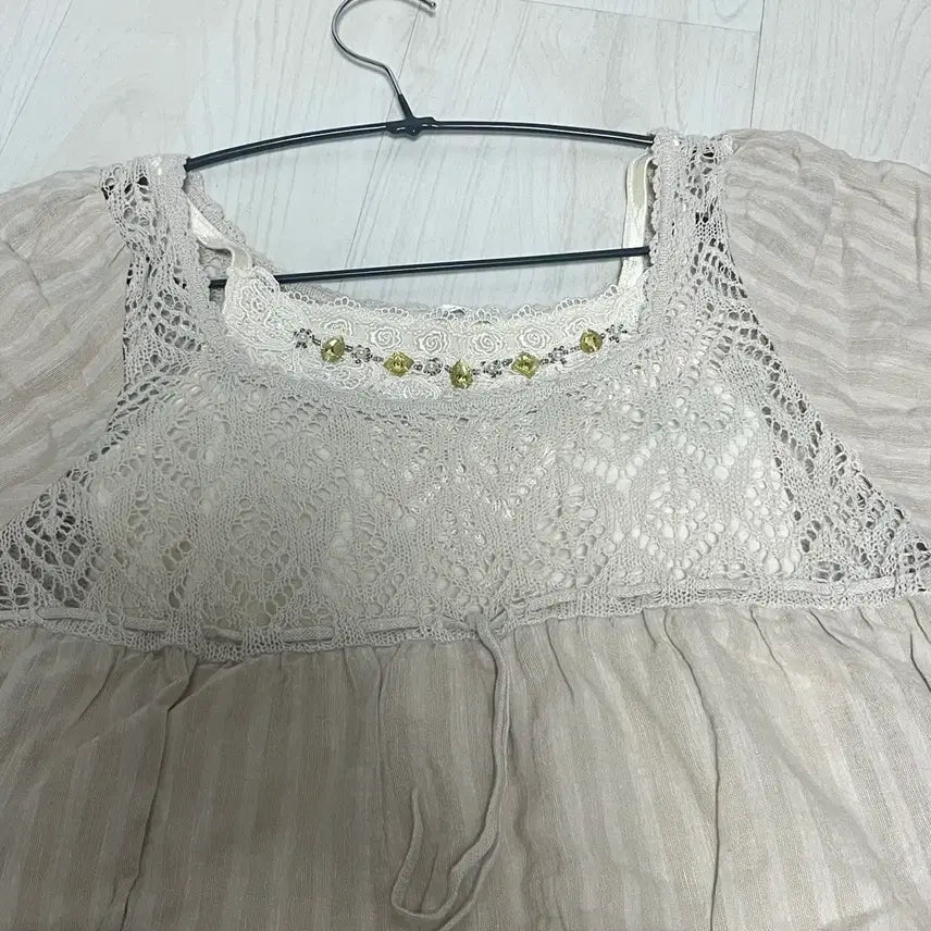 [BUNJANG] Beige Crochet Blouse &amp; Lace Cami Set / 모리걸 크로쉐 블라우스 엑시즈팜 레이스 나시 코디세트
